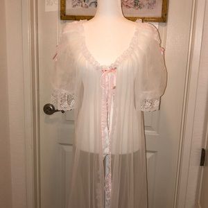 White Sheer Nightgown Robe/Outerwear